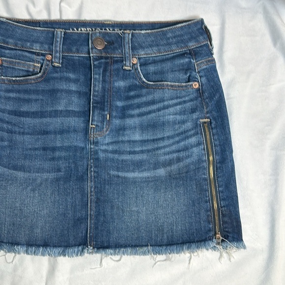 AE JEAN SKIRT SIZE(4) - Picture 2 of 7